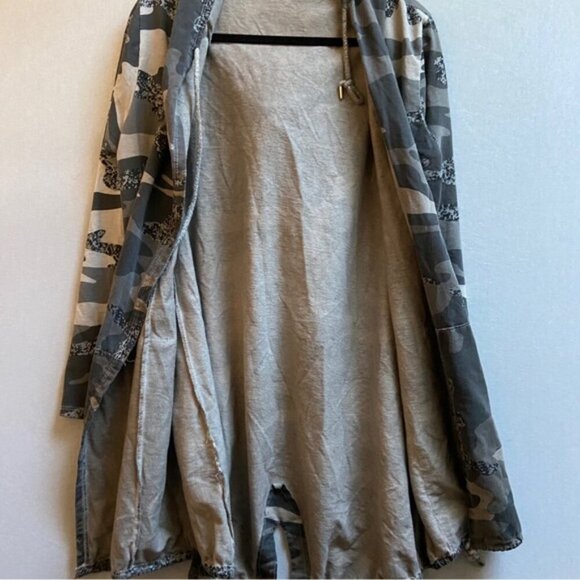 Gigi Moda Camo hooded open front cotton cardigan Sz One Size 22” PTP - Picture 3 of 11